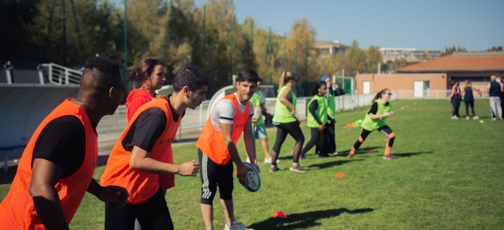 Photos jeunes du PASSE intervention rebonds rugby